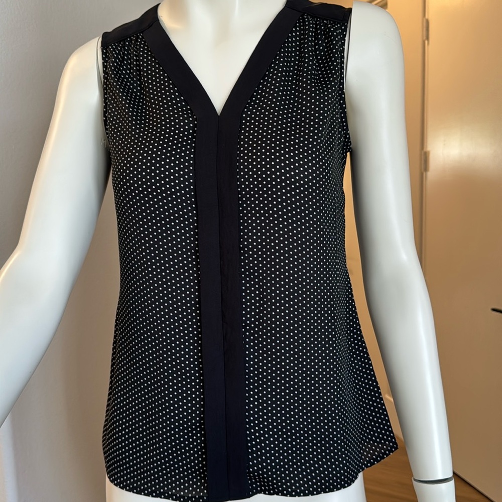Banana republic women’s sleeveless blouse size 2